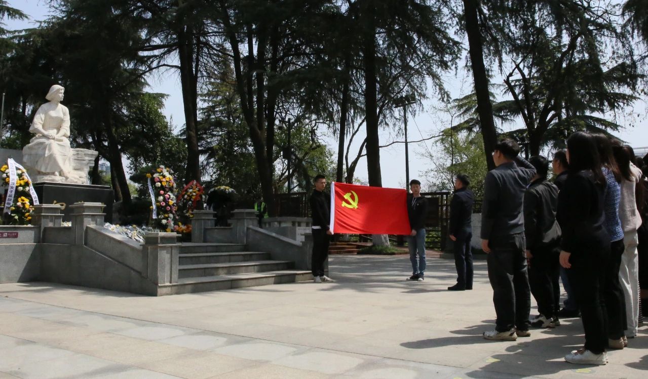 缅怀革命先烈 赓续红色精神丨巅峰国际集团党委组织开展清明祭扫主题活动